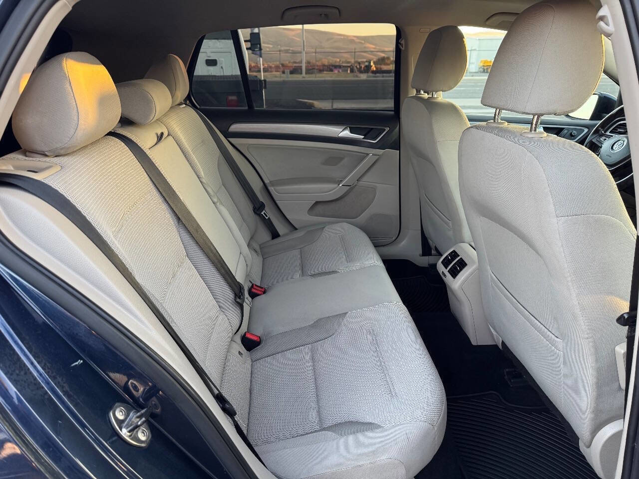 Used 2016 Volkswagen Golf S image 6