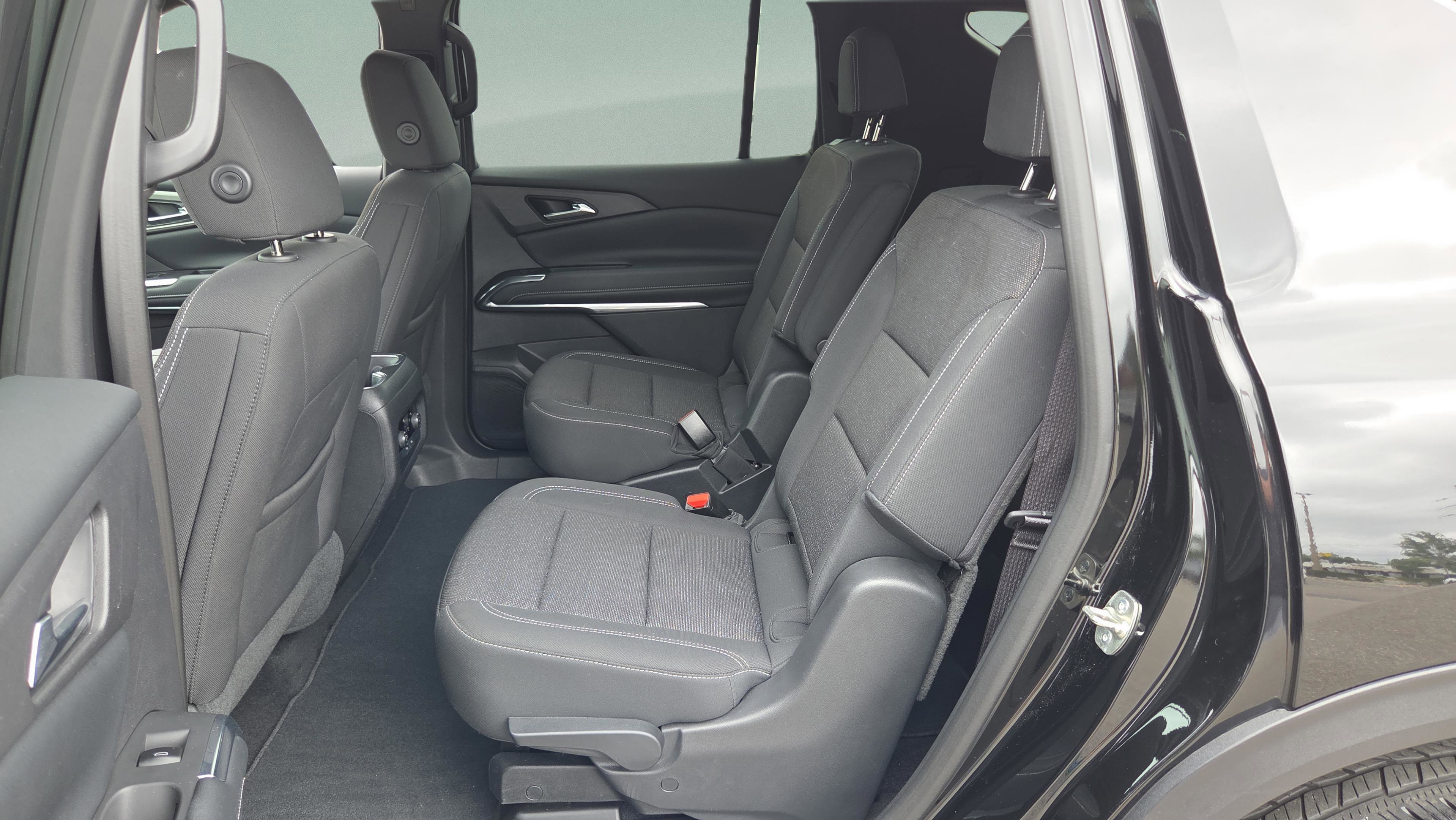 Used 2025 Chevrolet Traverse LT w/ Driver Confidence Package FWD image 10