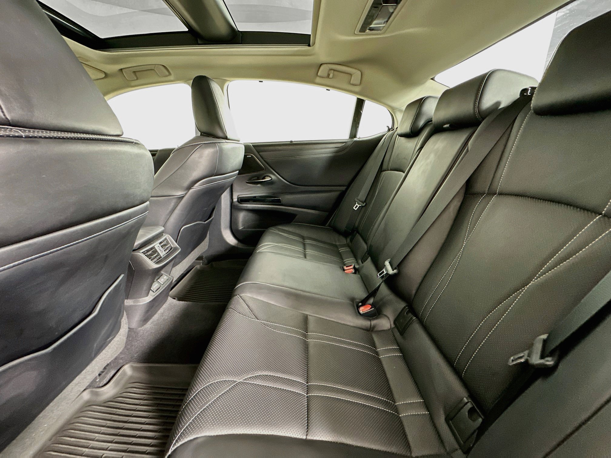 Used 2022 Lexus ES 350 Ultra Luxury w/ Accessory Package 2 FWD image 29