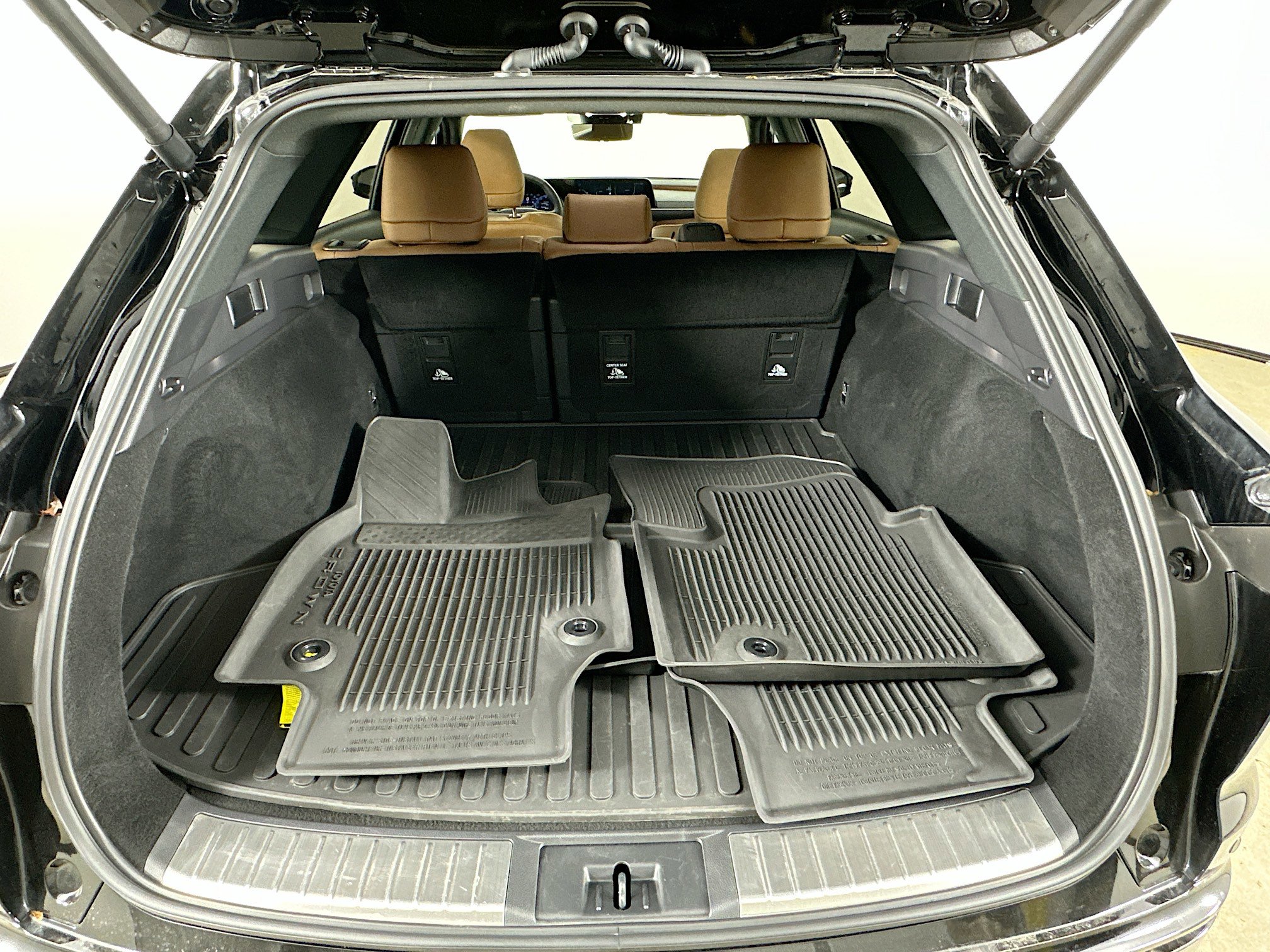 Used 2025 Toyota Crown Signia w/ Advanced Technology Package image 35