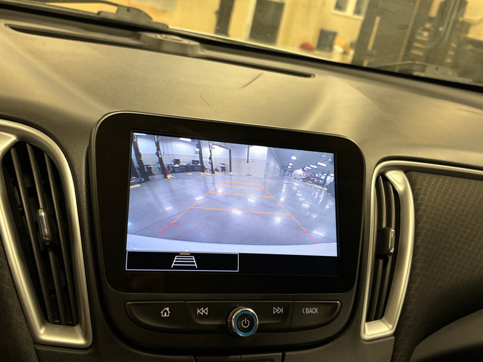 Used 2022 Chevrolet Malibu LT FWD image 24