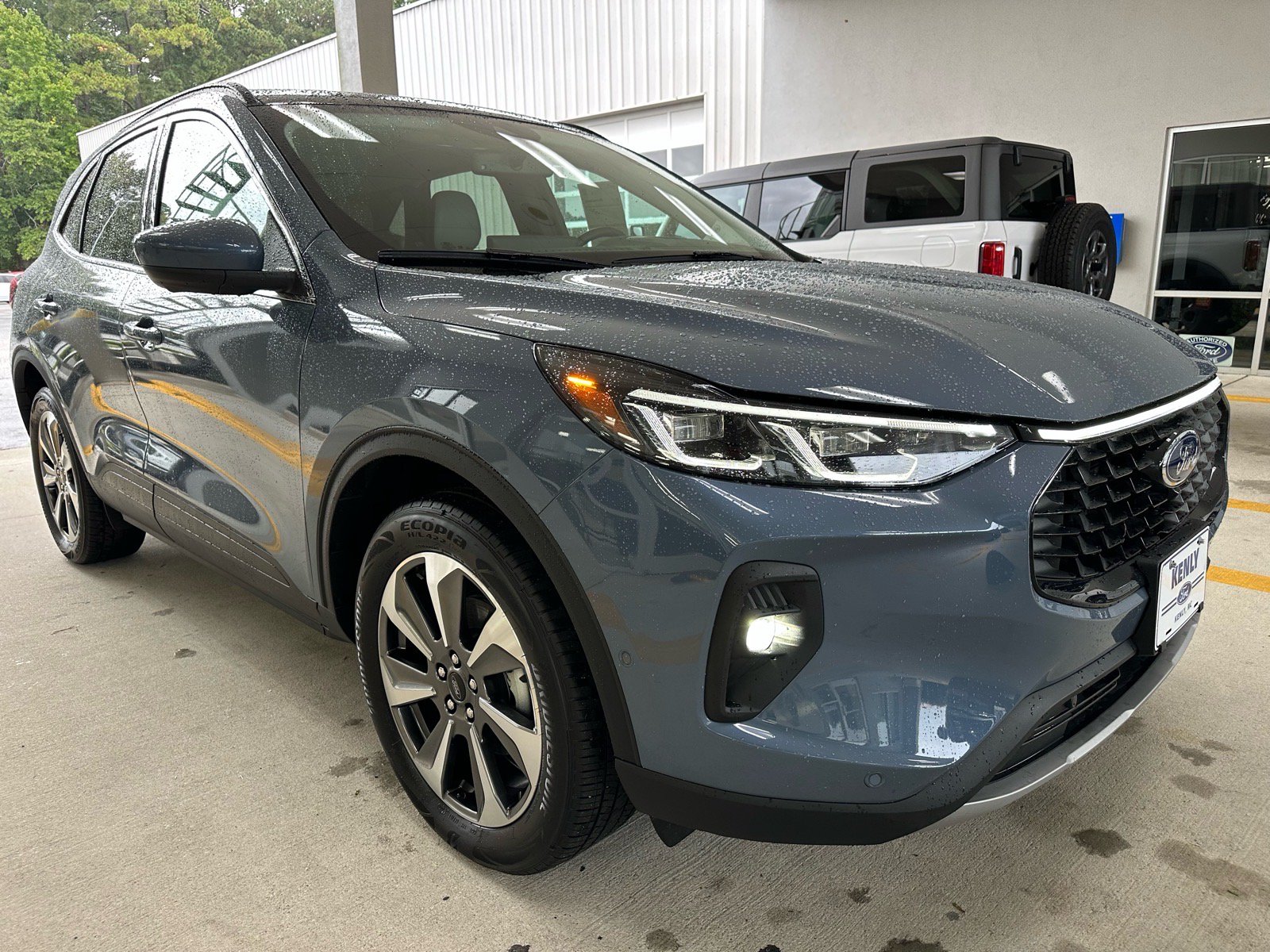 Certified 2024 Ford Escape Platinum w/ Premium Technology Package AWD/4WD image 9