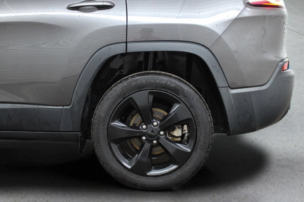 Used 2020 Jeep Cherokee Latitude Plus FWD image 8