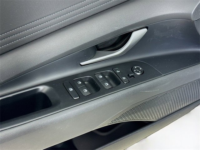 Used 2025 Hyundai Elantra SEL image 20