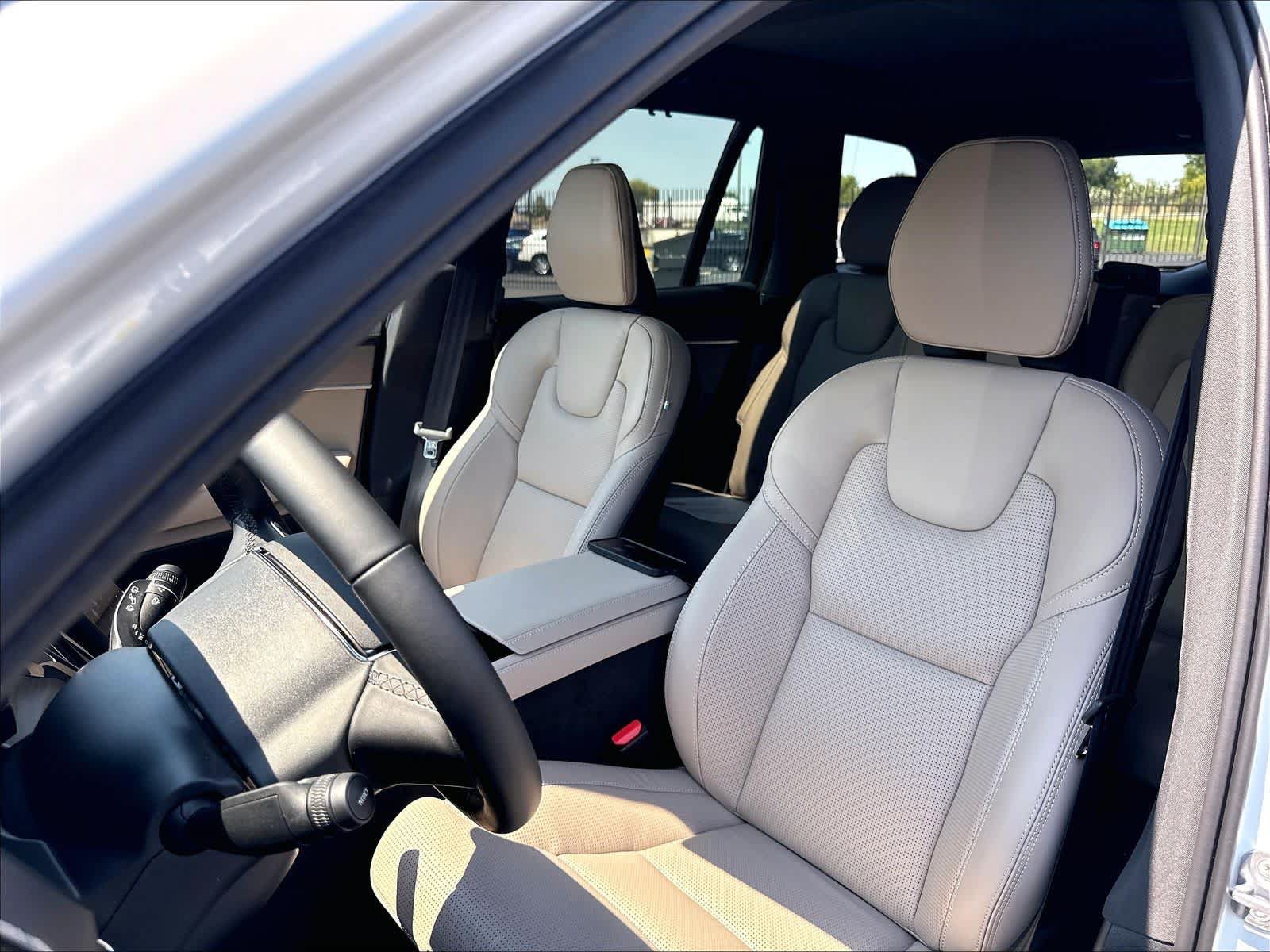 New 2026 Volvo XC90 T8 Ultra w/ Protection Package AWD/4WD image 11