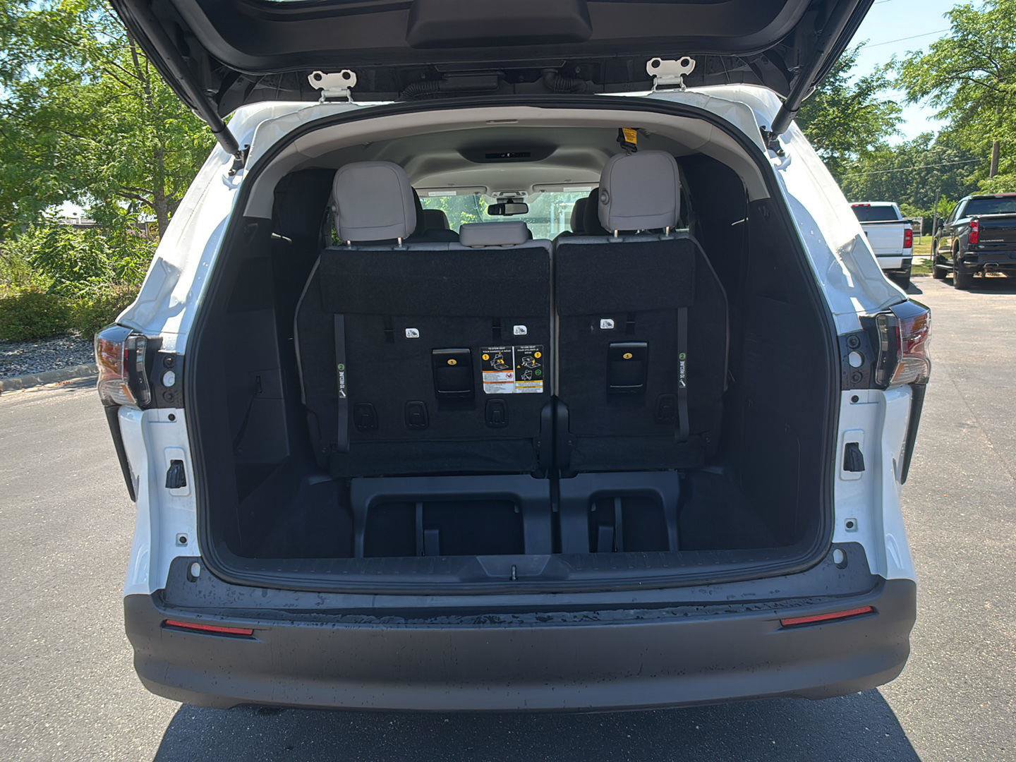 Used 2026 Toyota Sienna LE FWD image 12