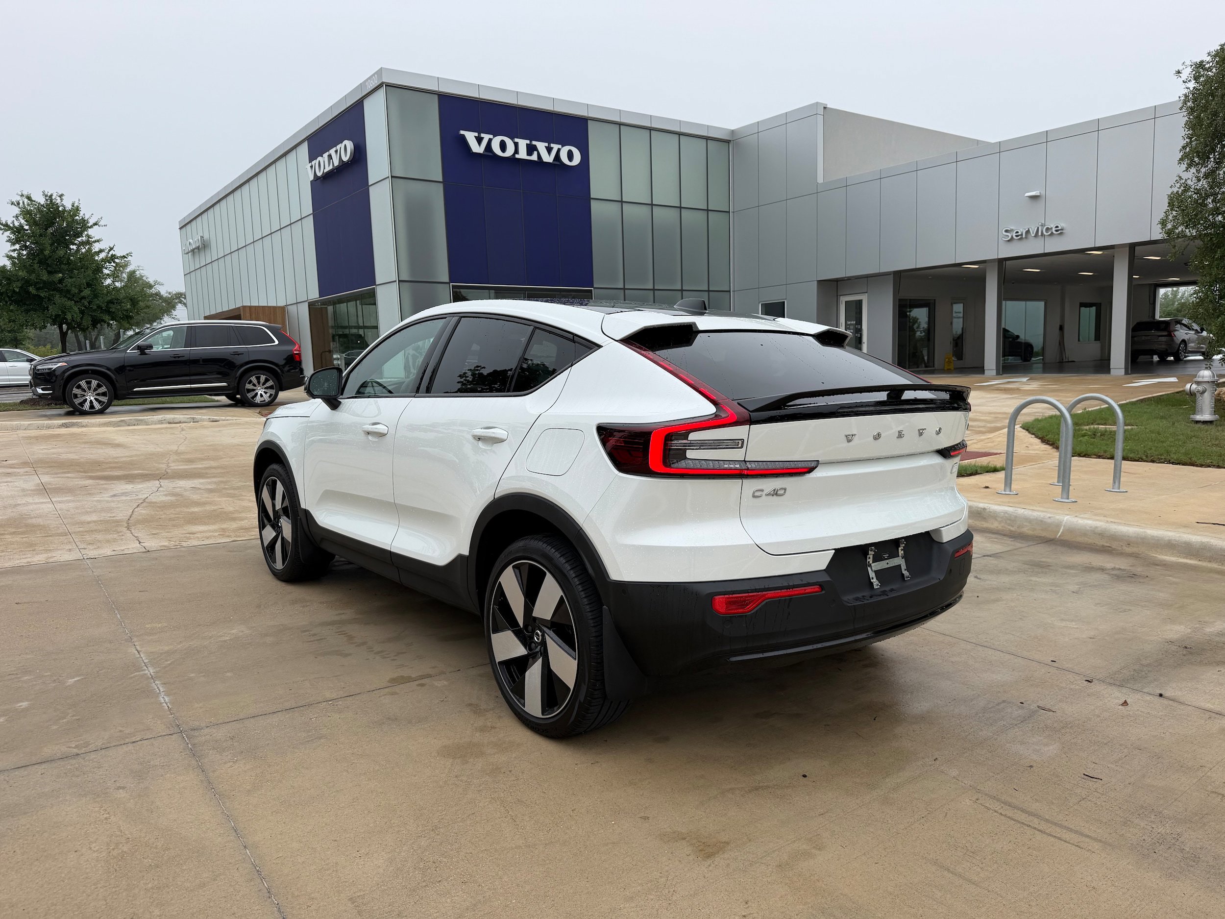 Certified 2023 Volvo C40 P8 Recharge Plus w/ Climate Package AWD/4WD image 4