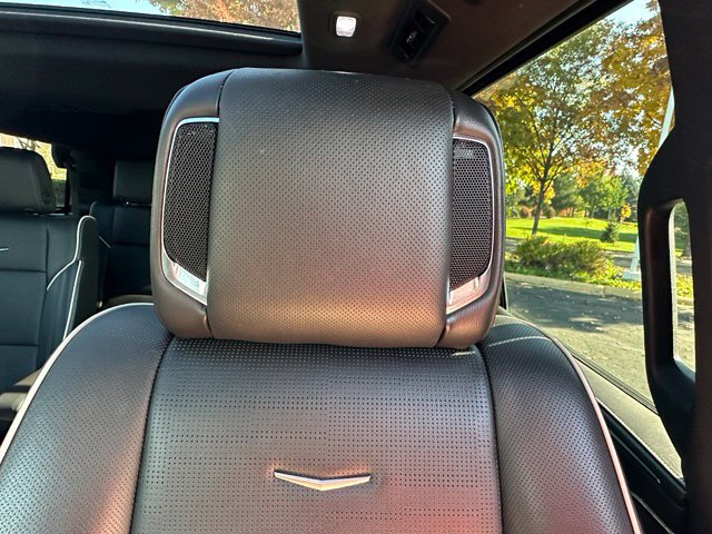 Used 2023 Cadillac Escalade Premium Luxury AWD/4WD image 26