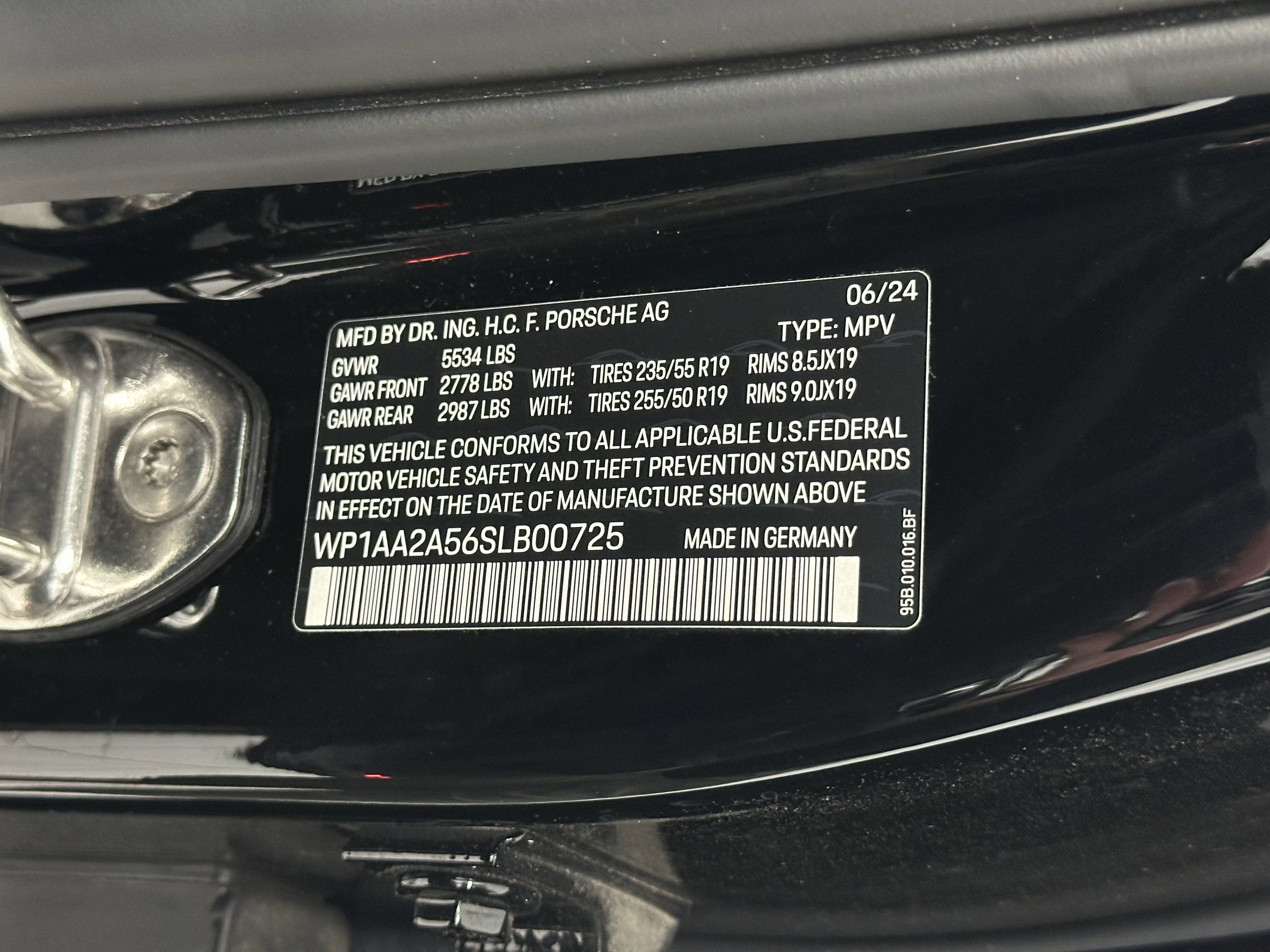 Certified 2025 Porsche Macan image 55