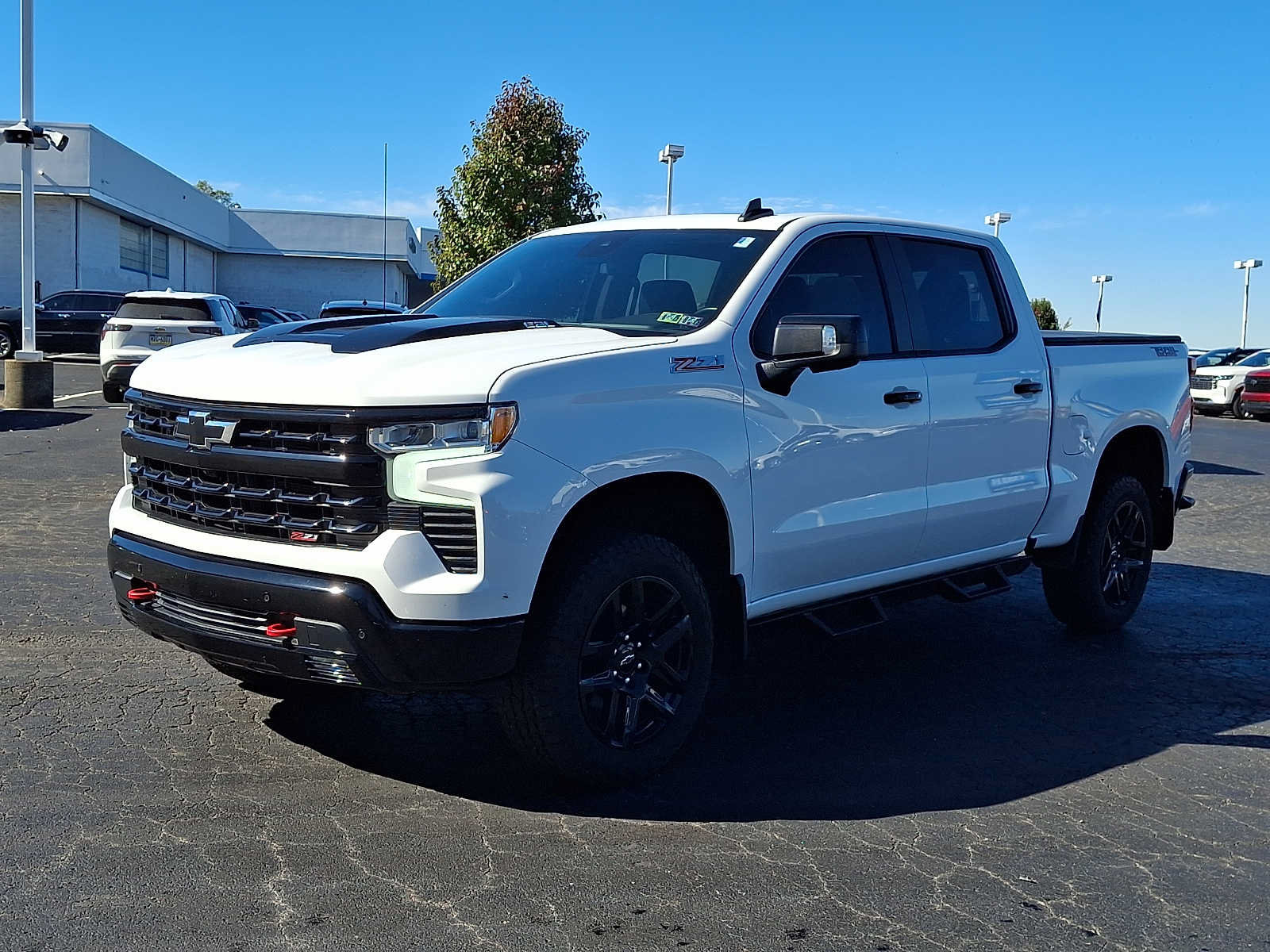 Used 2024 Chevrolet Silverado 1500 LT Trail Boss w/ LT Trail Boss Premium Package AWD/4WD image 3