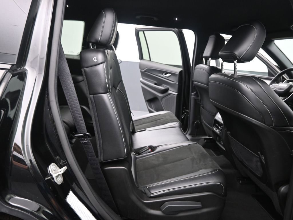 Used 2024 Jeep Grand Cherokee L Laredo AWD/4WD image 16