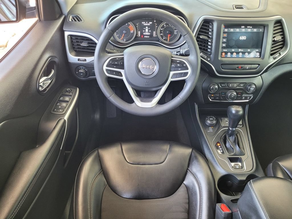 Used 2022 Jeep Cherokee Latitude AWD/4WD image 9