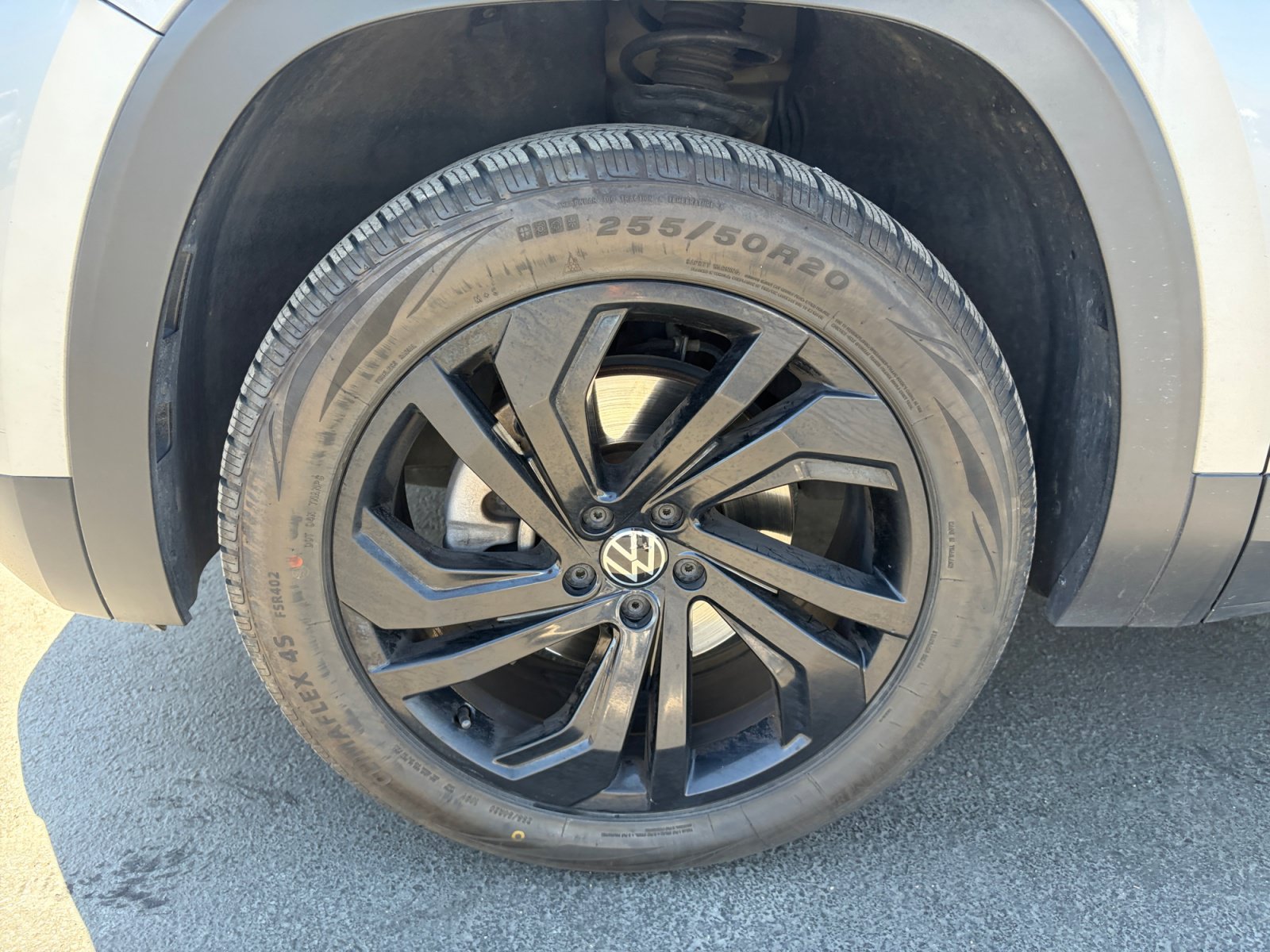 Used 2020 Volkswagen Atlas Cross Sport SE AWD/4WD image 23