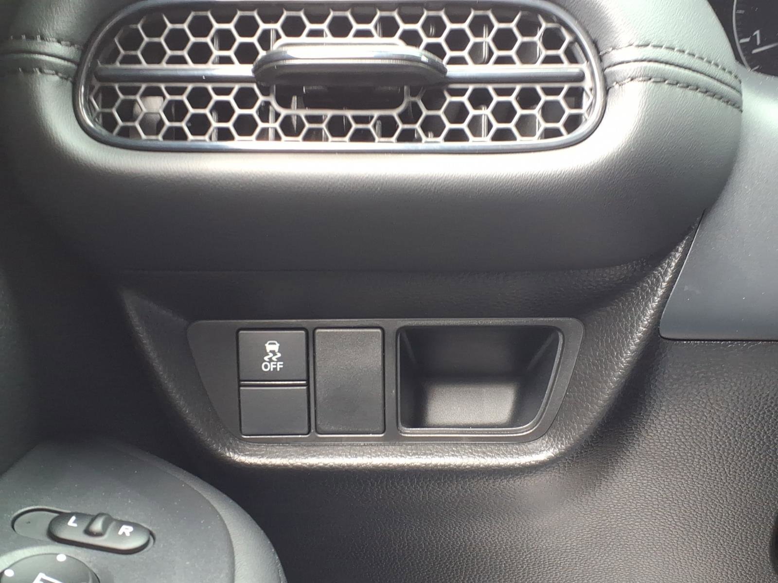 Certified 2025 Honda HR-V LX image 27