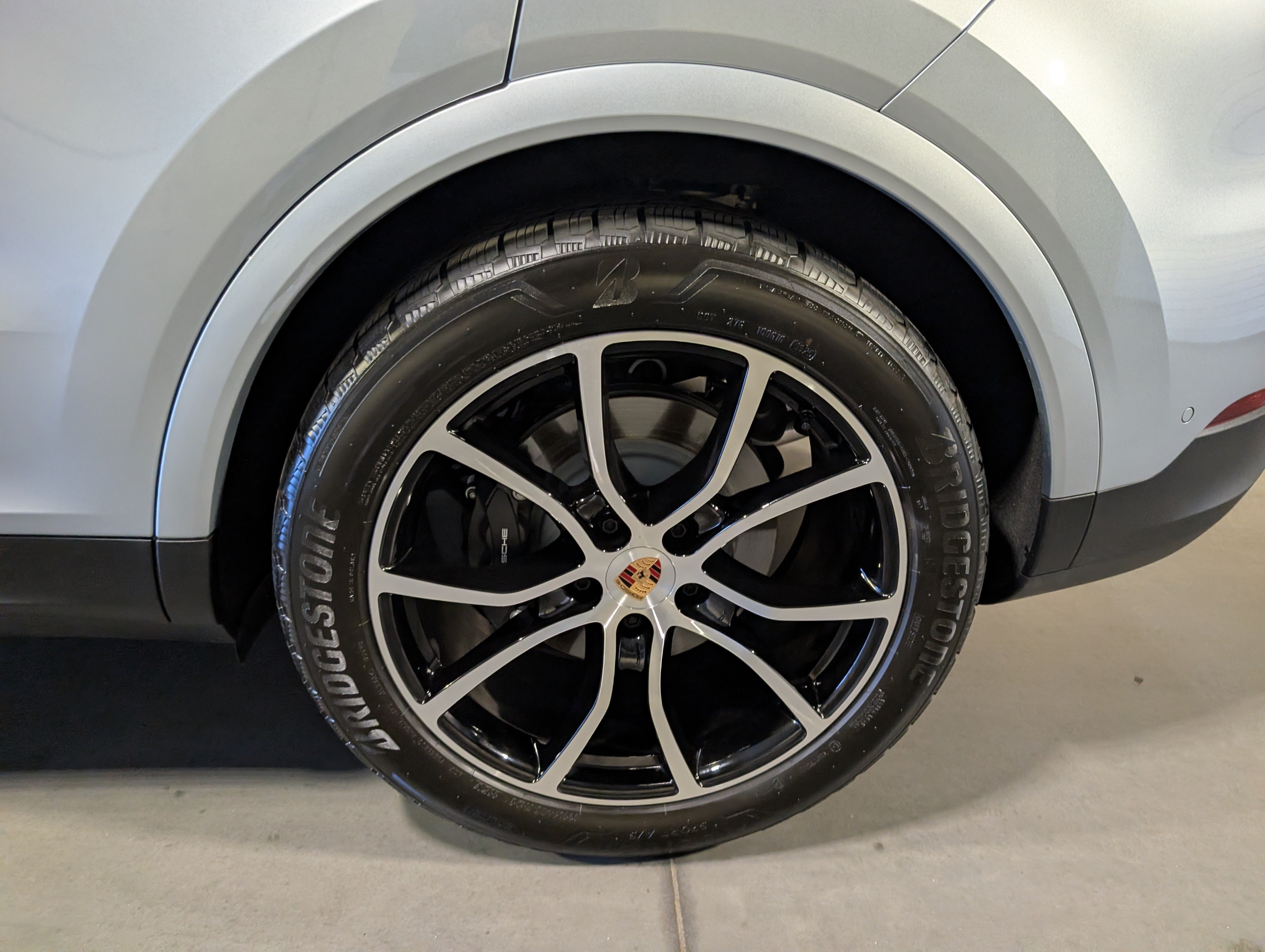 Certified 2025 Porsche Cayenne AWD/4WD image 16