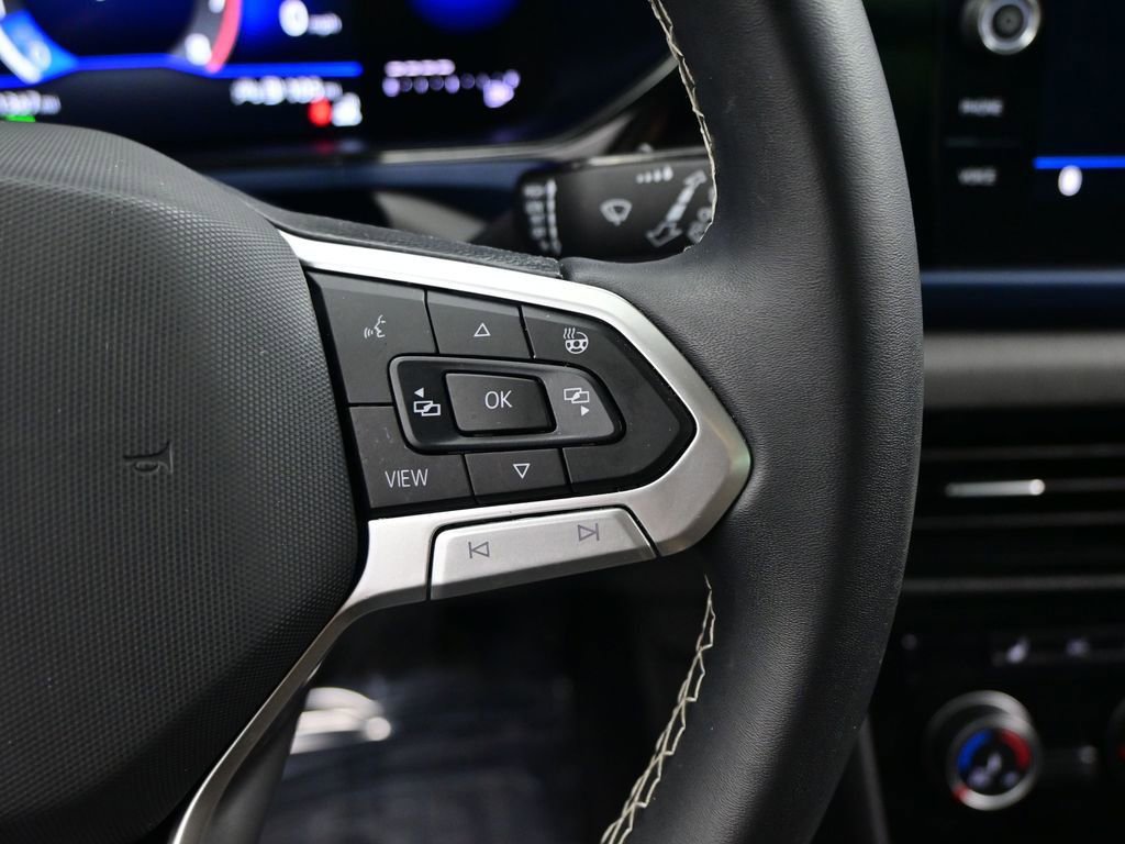 Used 2023 Volkswagen Taos SE w/ Panoramic Sunroof Package image 19