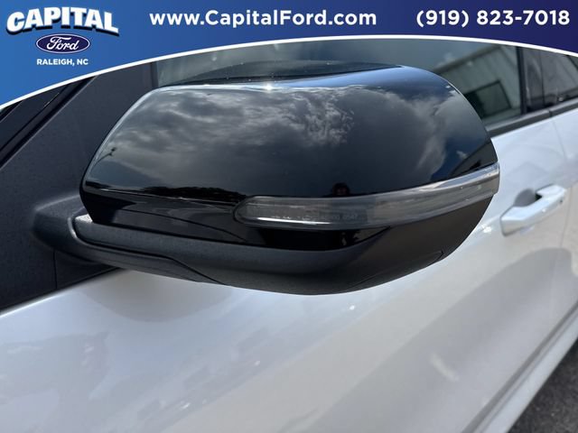 Used 2025 Chevrolet Traverse LT w/ Midnight/Sport Edition FWD image 12