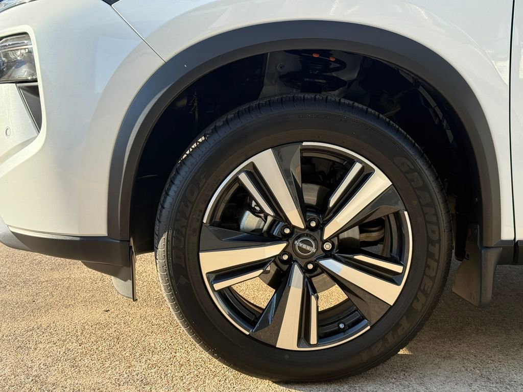 Used 2025 Nissan Rogue SL image 6