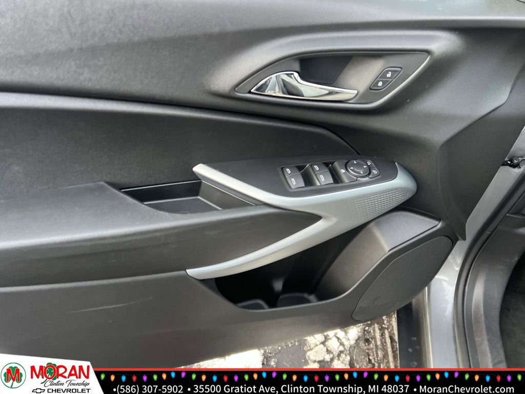 Certified 2024 Chevrolet Trax RS w/ Driver Confidence Package image 14