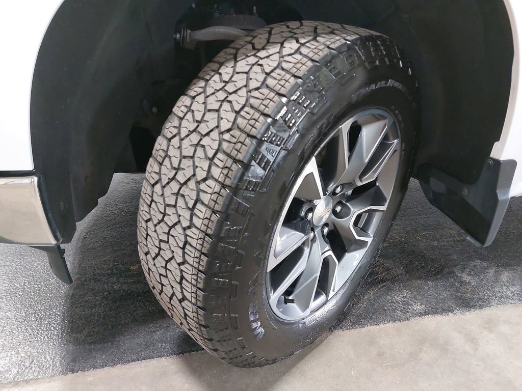 Used 2024 Chevrolet Silverado 1500 LT image 32