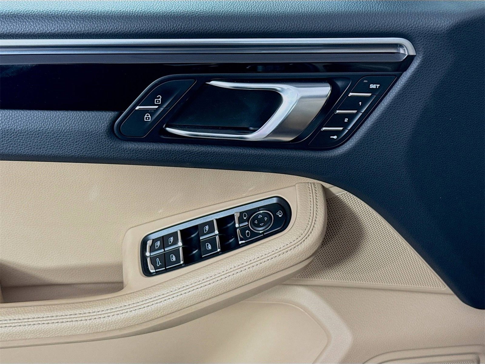 Used 2022 Porsche Macan image 15