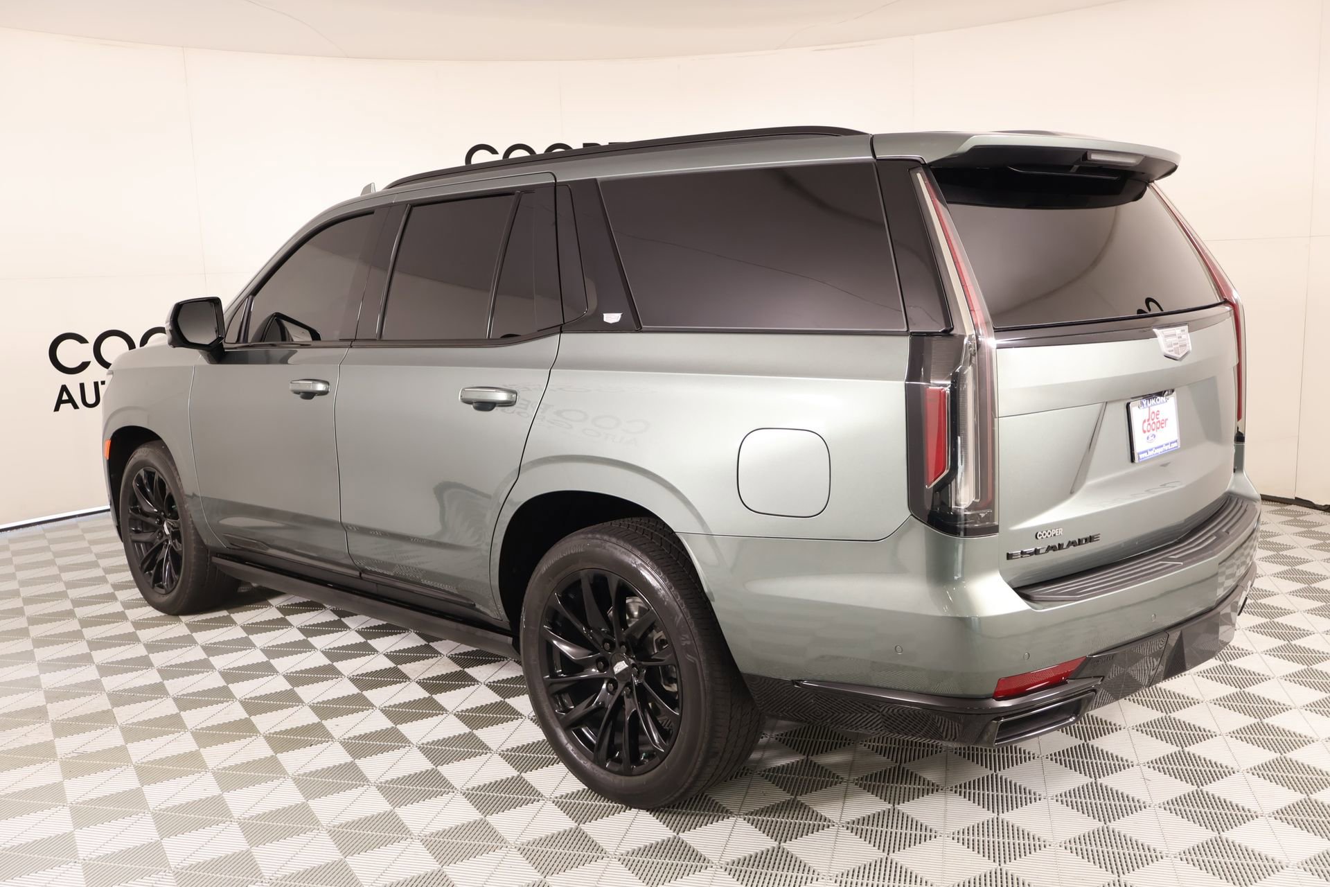 Used 2024 Cadillac Escalade Sport Platinum w/ LPO, ONYX Package AWD/4WD image 25