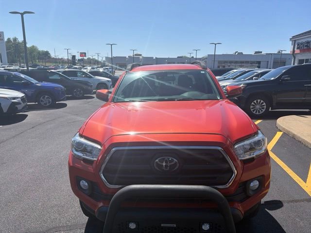 Used 2018 Toyota Tacoma SR5 AWD/4WD image 6
