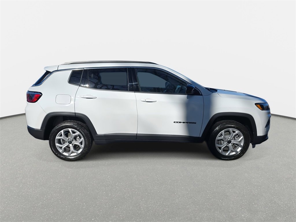 New 2026 Jeep Compass Latitude image 4