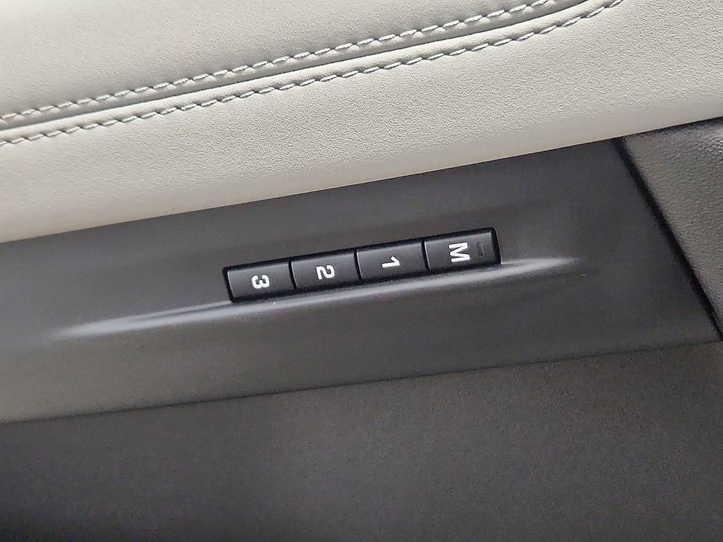 Used 2023 Land Rover Range Rover Evoque R-Dynamic SE AWD/4WD image 23