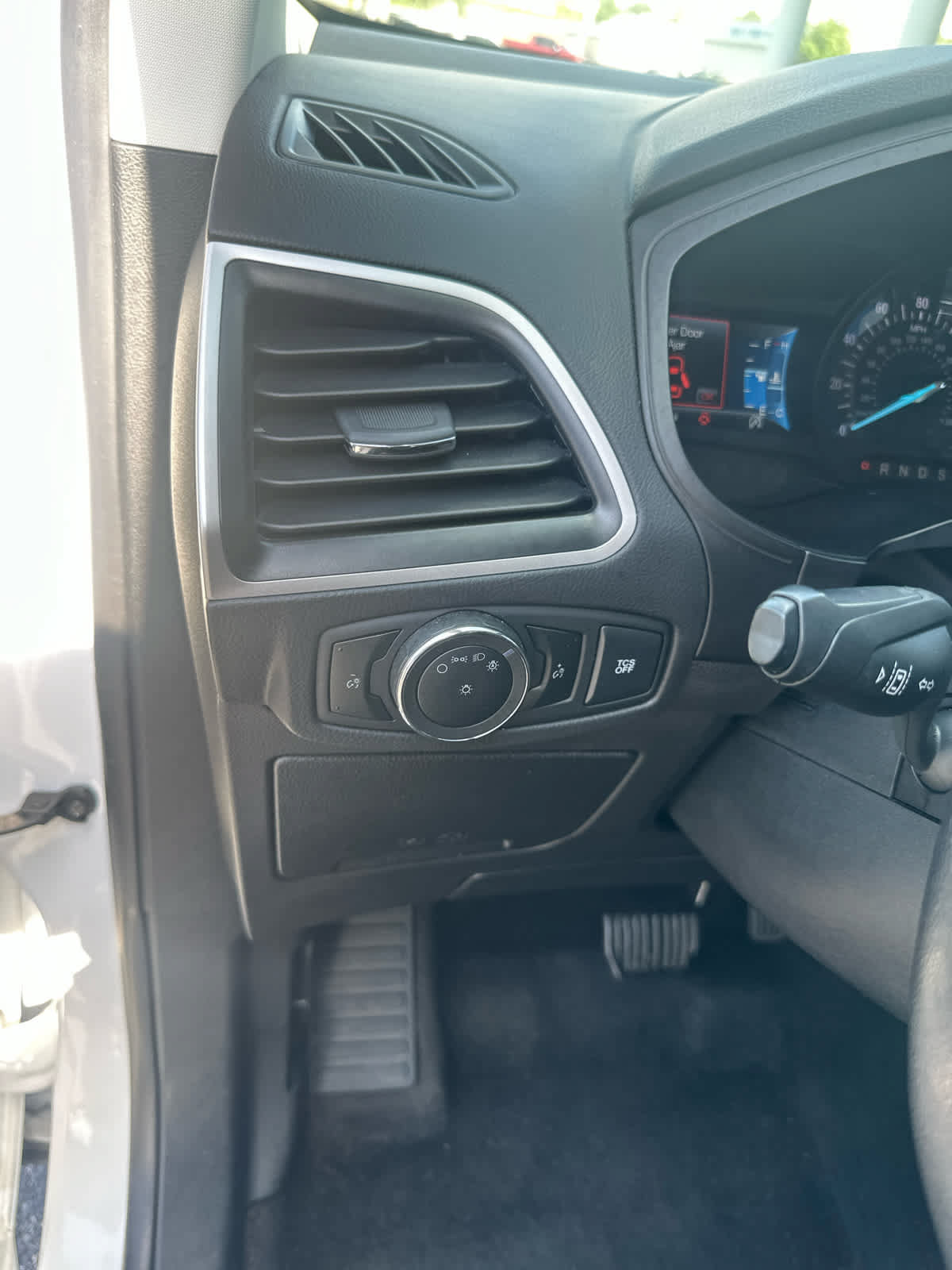 Used 2024 Ford Edge SEL AWD/4WD image 16