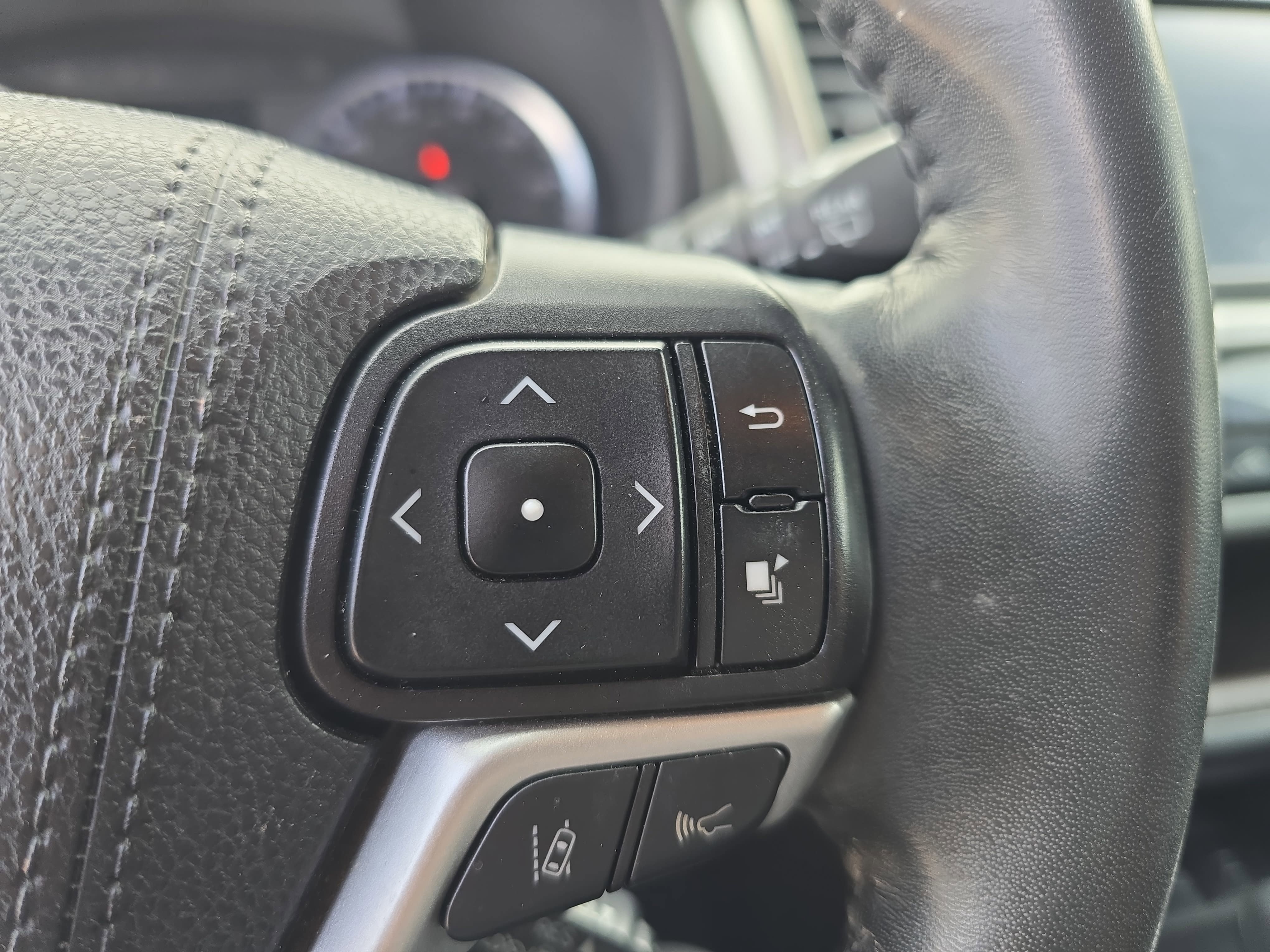 Used 2019 Toyota Highlander Limited image 18