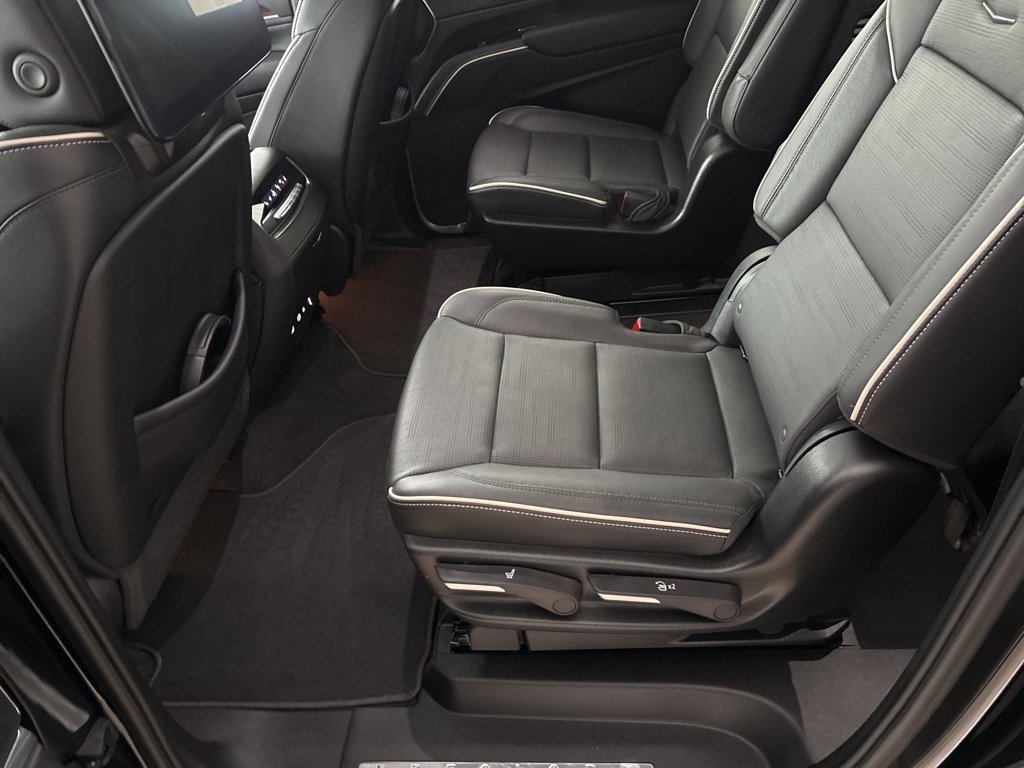 Used 2024 Cadillac Escalade ESV Premium Luxury image 32