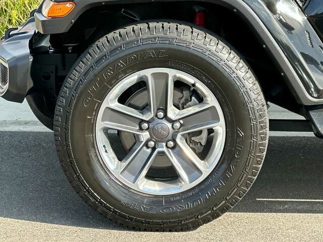 Used 2022 Jeep Wrangler Unlimited Sahara AWD/4WD image 35