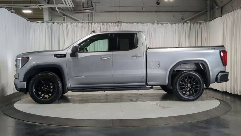 Used 2025 GMC Sierra 1500 Elevation AWD/4WD image 6