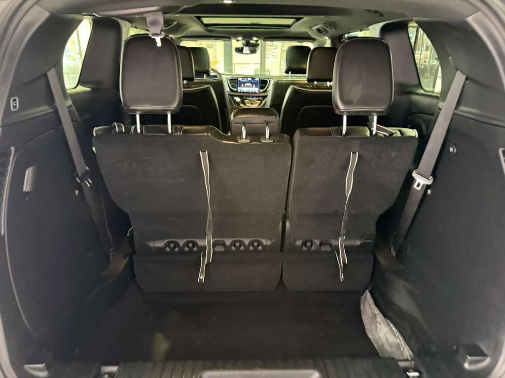 Used 2025 Chrysler Pacifica Limited FWD image 46
