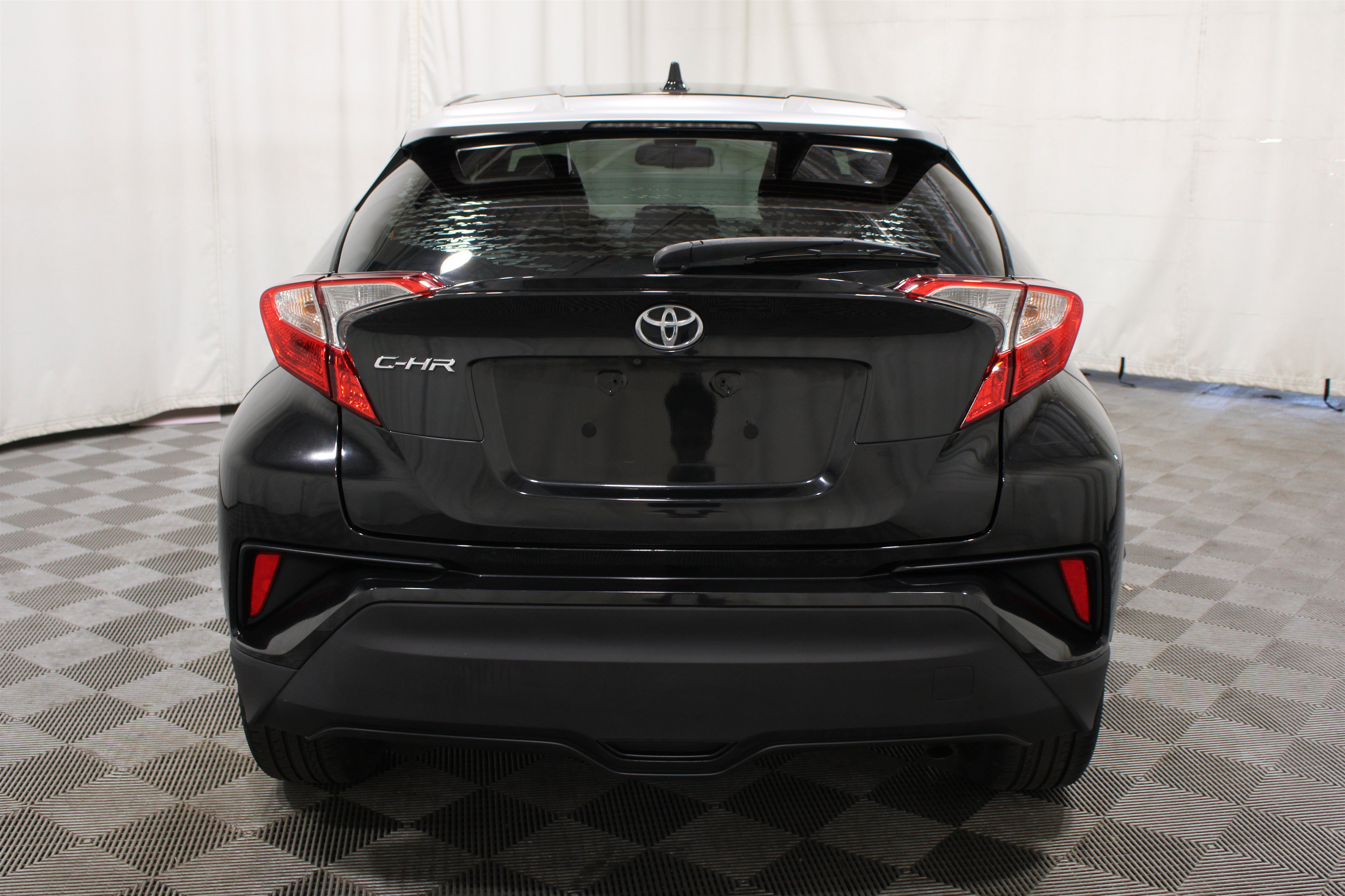 Used 2019 Toyota C-HR XLE FWD image 30