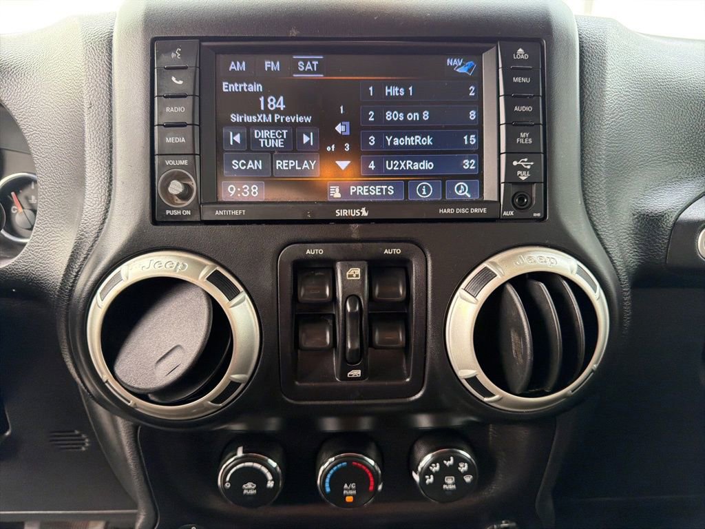 Used 2018 Jeep Wrangler Unlimited Rubicon w/ Connectivity Group image 32