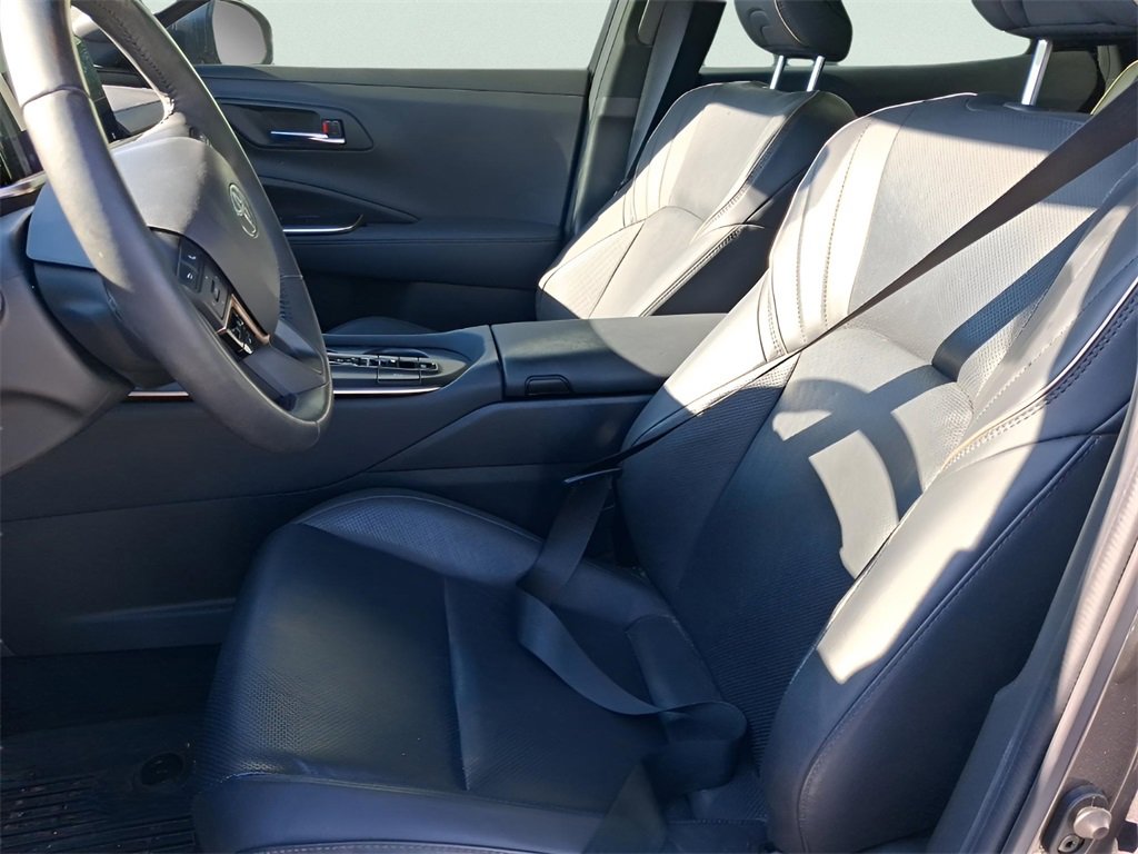 Used 2023 Toyota Crown XLE image 18