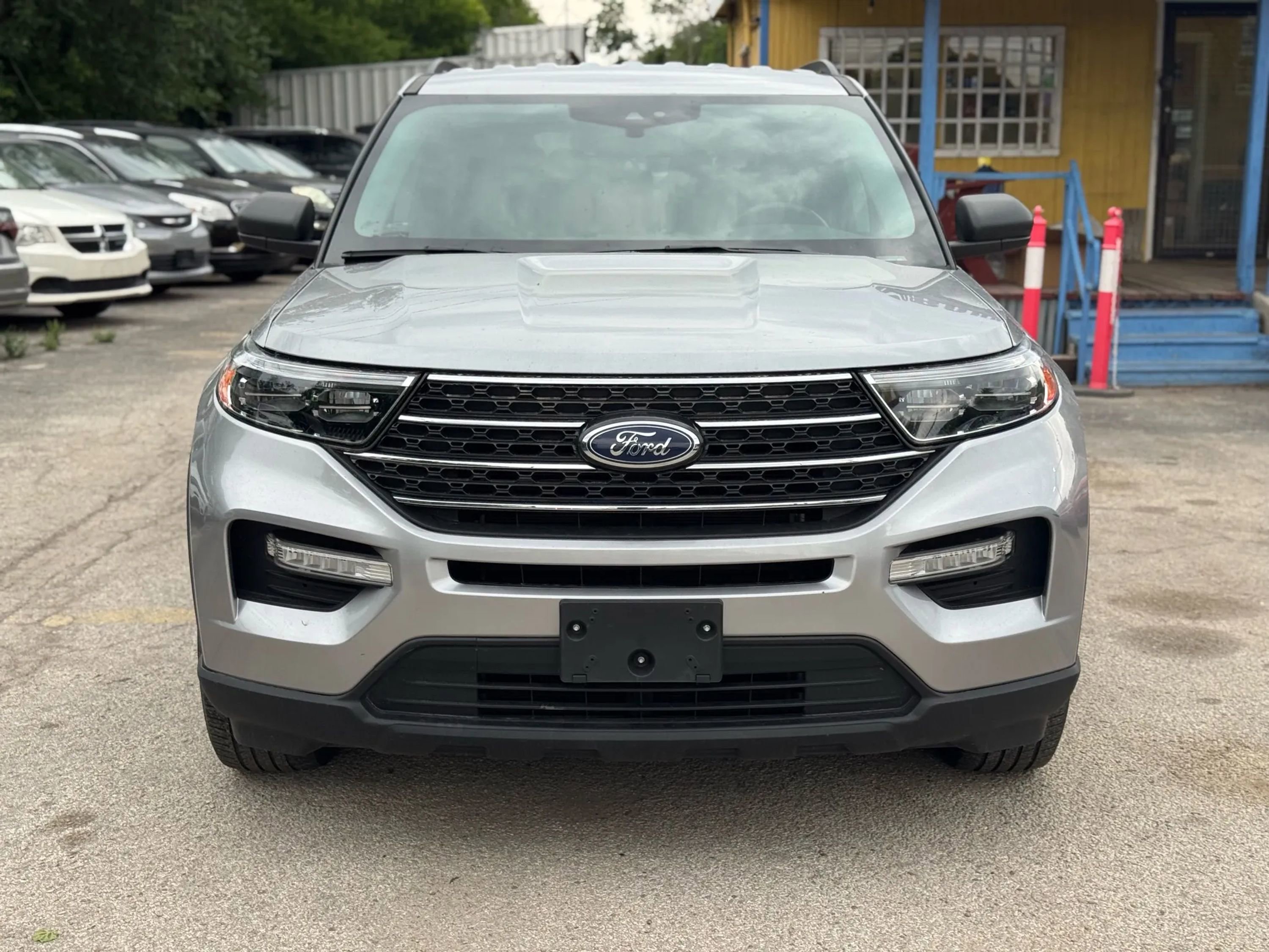 Used 2023 Ford Explorer XLT w/ Equipment Group 202A image 3