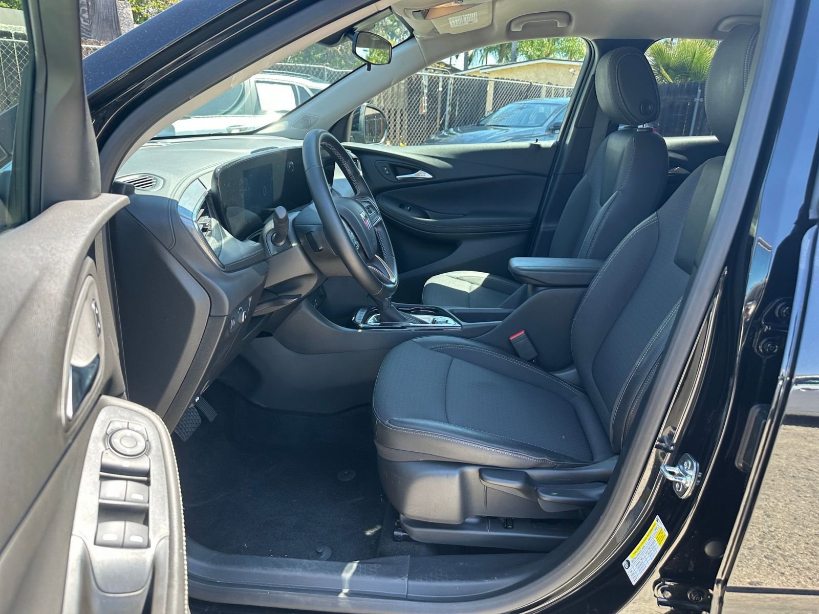 Used 2025 Buick Encore GX Preferred image 25