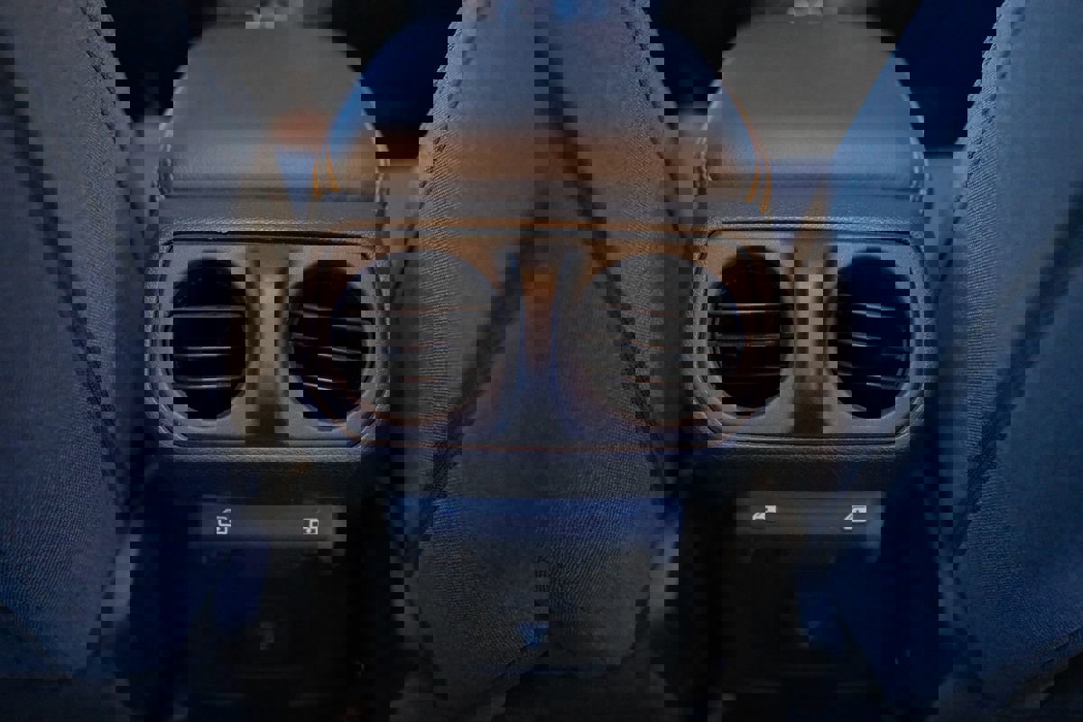 Used 2025 Jeep Wrangler Sahara w/ Safety Group image 34