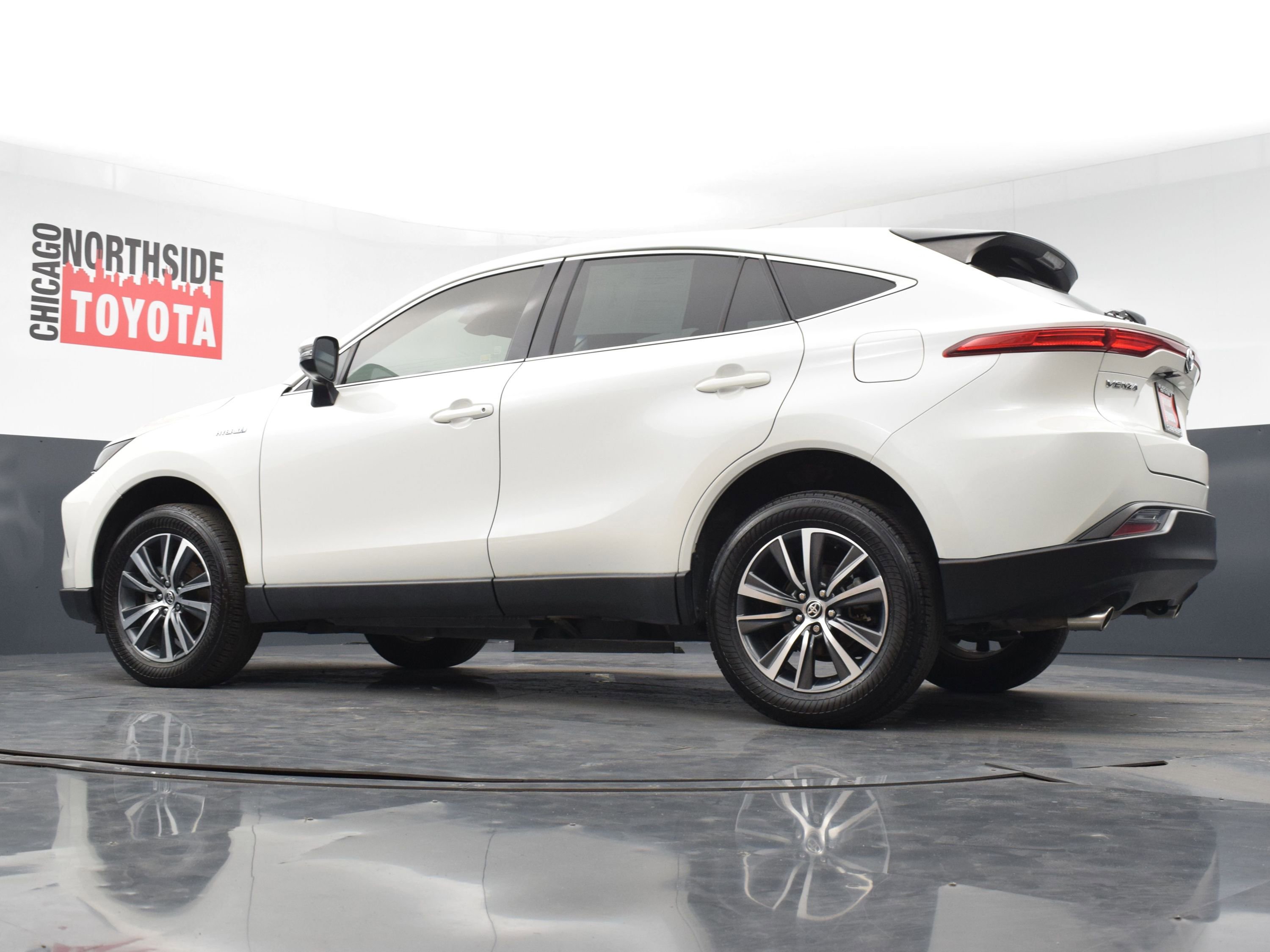 Used 2021 Toyota Venza LE image 27