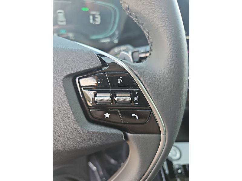 New 2025 Kia Niro EX Touring image 14