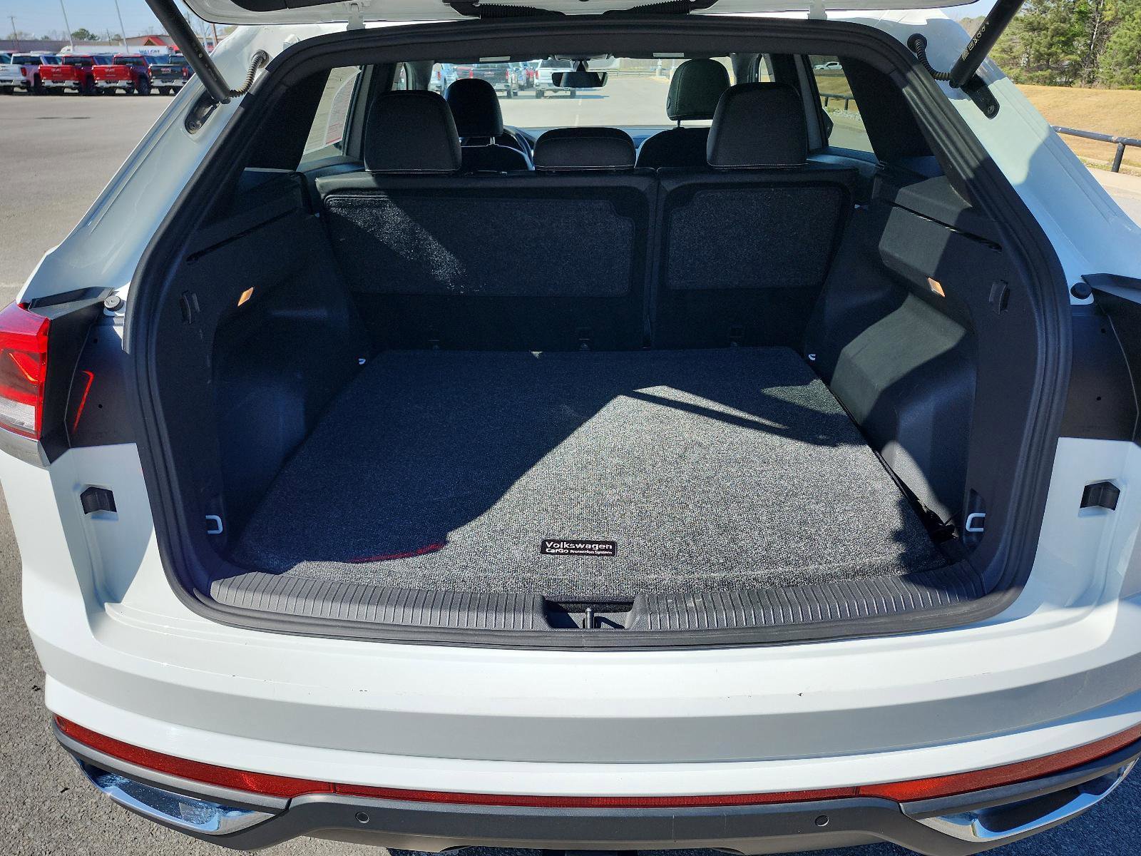 Used 2023 Volkswagen Atlas Cross Sport SE w/ Panoramic Sunroof Package image 11