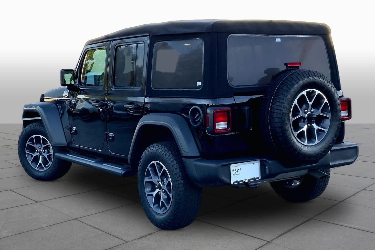 Used 2024 Jeep Wrangler Unlimited Sport AWD/4WD image 12