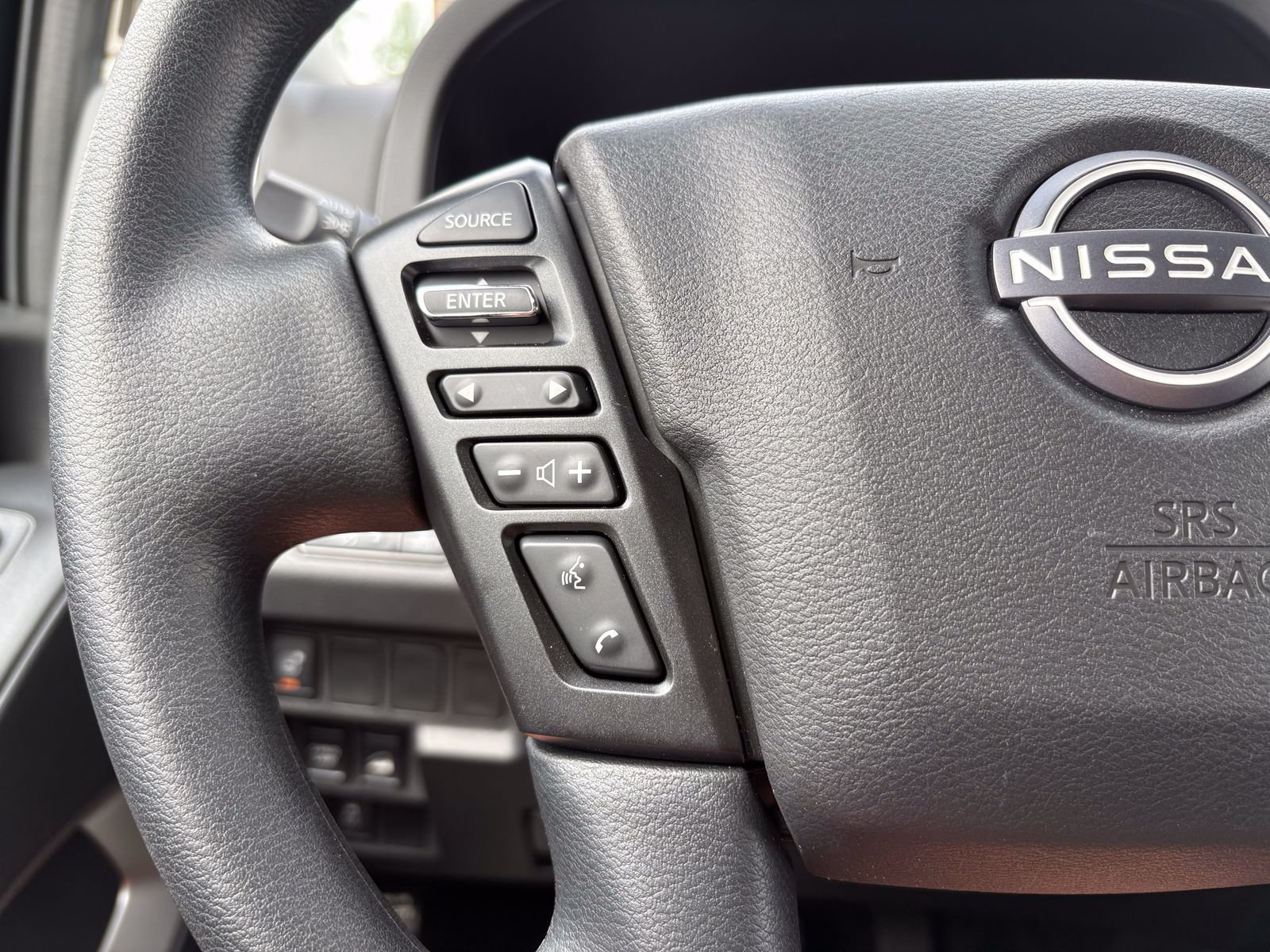 Used 2025 Nissan Frontier SV AWD/4WD image 15