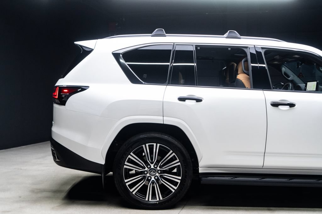 Used 2025 Lexus LX 600 4WD w/ Appearance Package image 15