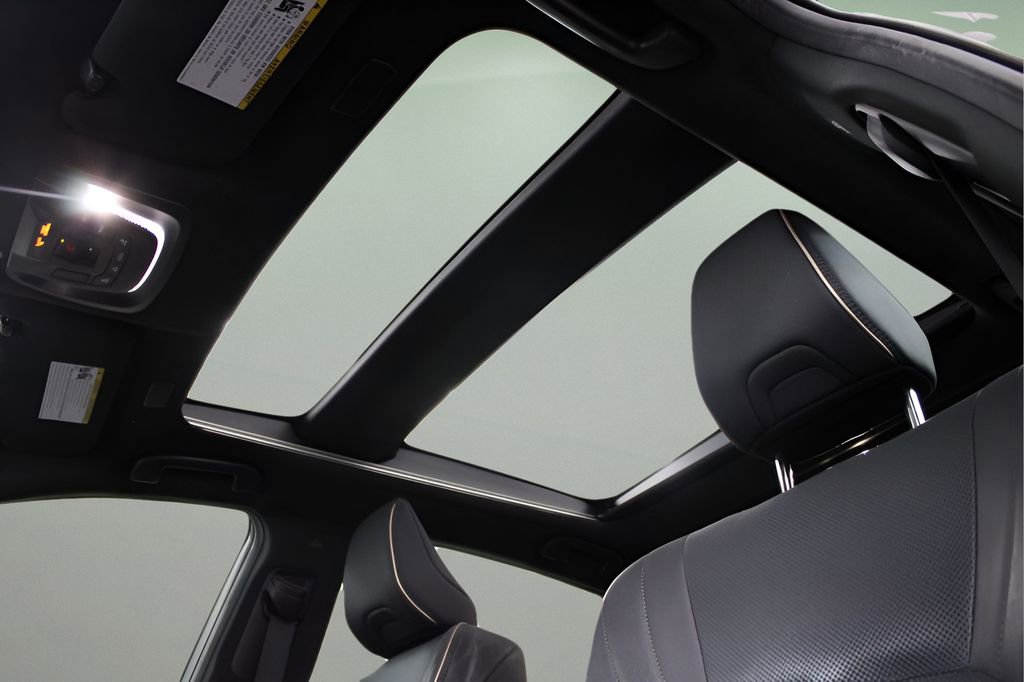 Used 2023 Toyota Crown Limited image 41