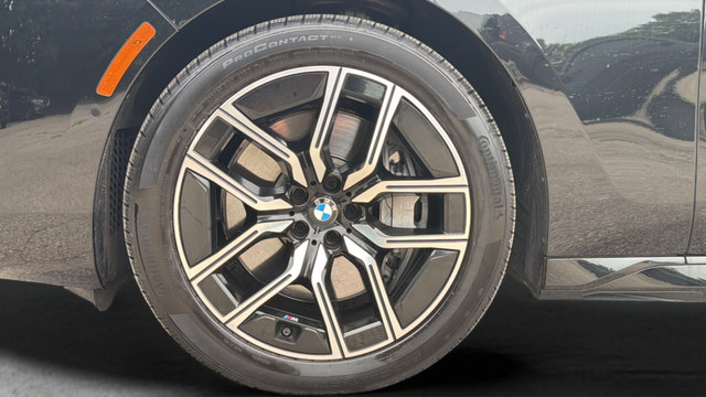 Used 2025 BMW 760i xDrive w/ Executive Package AWD/4WD image 61