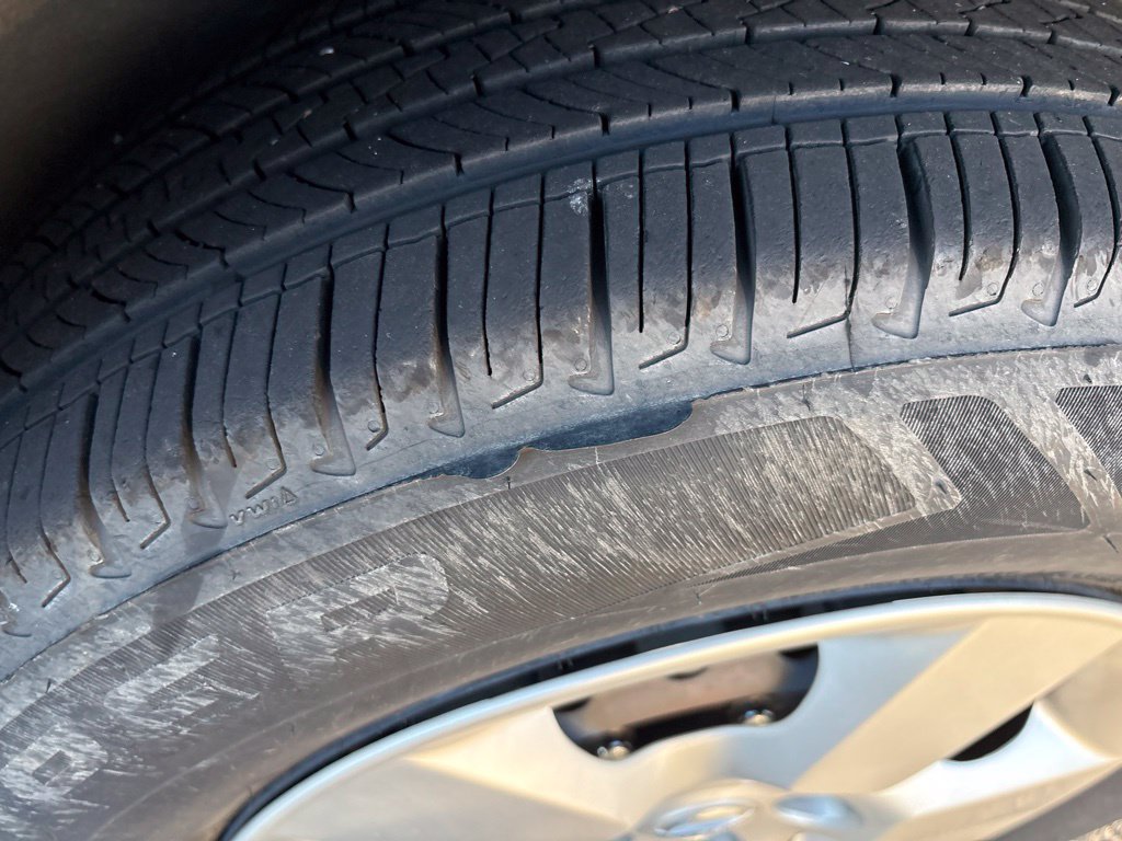 Used 2015 Nissan Rogue S w/ Convenience Package FWD image 2